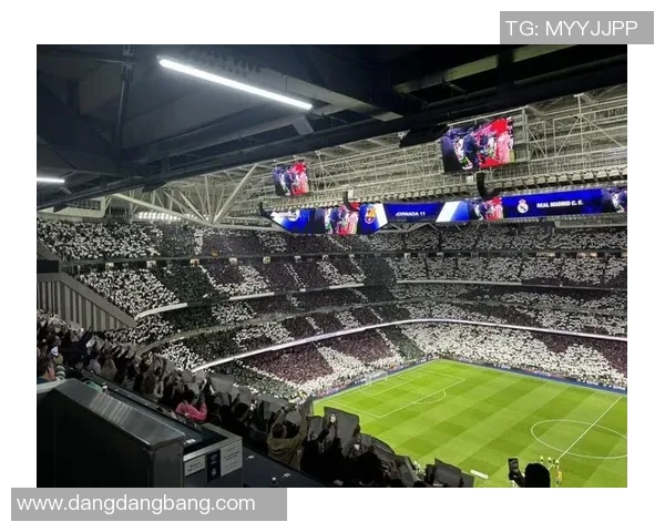 皇马伯纳乌看台巨型TIFO展现伟大精神迎战巴萨