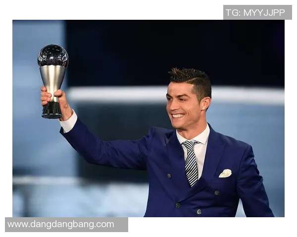 C罗获环球声望奖回应家人劝停称仍能为球队贡献为何不继续奋斗