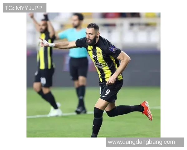 本泽马回应传闻称要求吉达联合签索拉里纯属记者幻想 本泽马回应传闻称要求吉达联合签索拉里纯属记者幻想