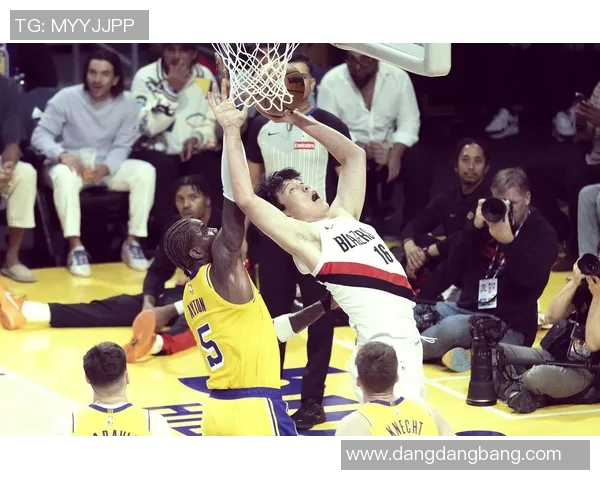 媒体人分析杨瀚森在新秀中表现平平中锋位置逐渐被潮流冷落