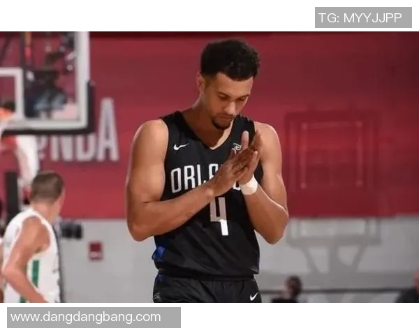 萨格斯上半场狂砍25分尽管左臀受伤仍带队奋战退赛前贡献26分7助攻