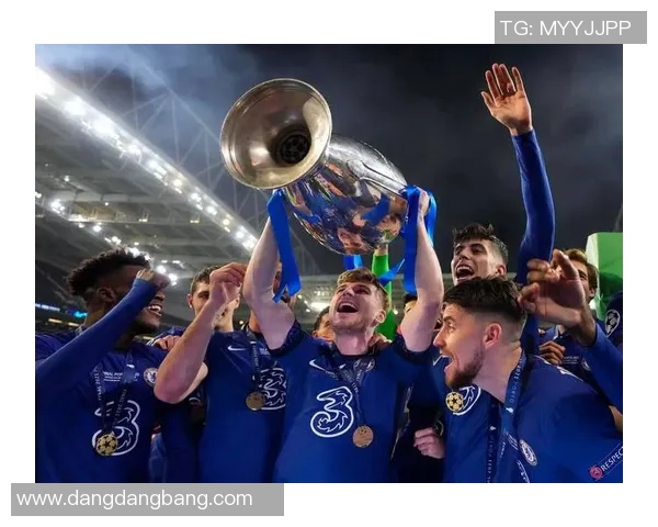 切尔西俱乐部庆祝百场里程碑为帕尔默等五名球员颁发纪念礼物