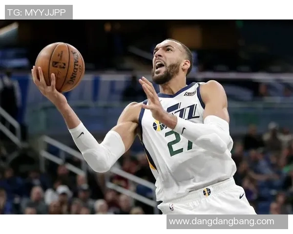 戈贝尔表现平平3投1中罚球命中率低迷贡献5分12板3助攻3封盖