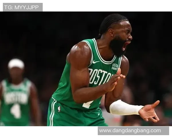 布朗回应质疑称将全力展现绿军篮球风格与实力