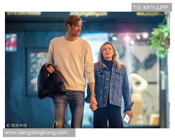 克劳奇分享家庭趣事：为妻子选礼物无能女儿因女足热爱足球