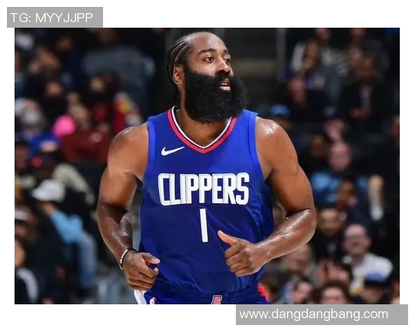 哈登小卡第三节体力透支哈登上半场主动请求休息引关注