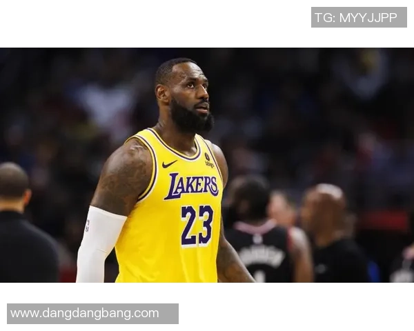 詹姆斯再次以退役决定为噱头为亚马逊打广告引发热议