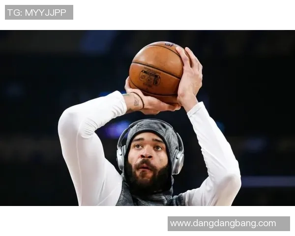 普尔表现低迷仅得7分关键时刻被教练弃用坐板凳引发热议