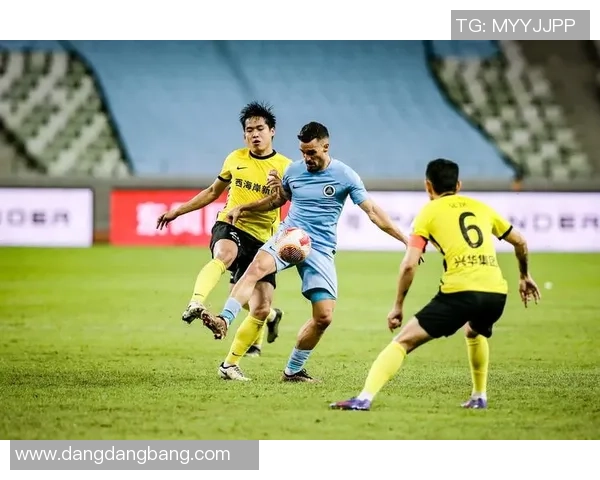 铲射自家大门乌龙失误三镇扳回一球十人新鹏城仍落后